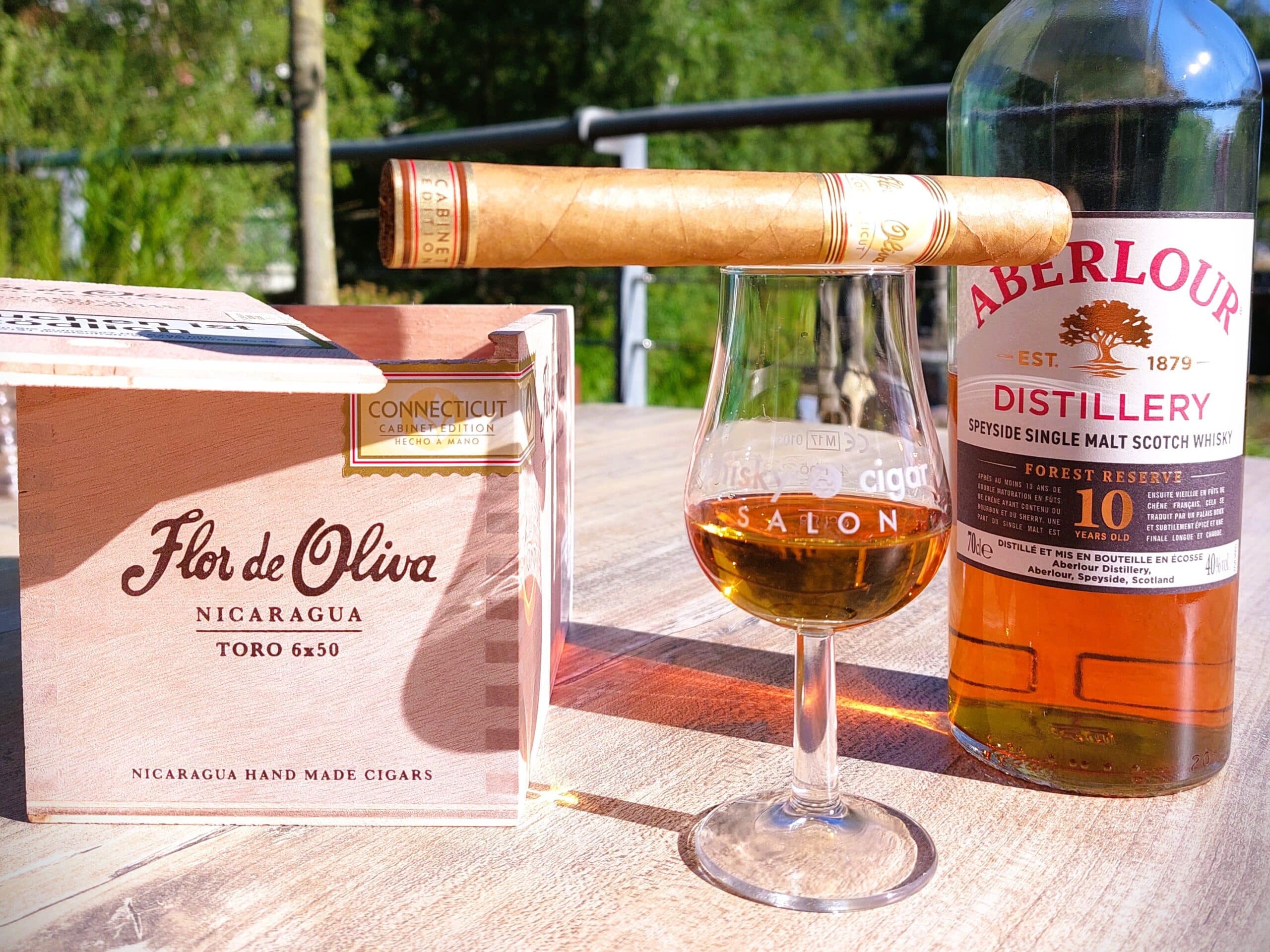Kombination von Whisky & Zigarre: Aberour Forest Reserve & Flor de Oliva Connecticut im whisky & cigar salon