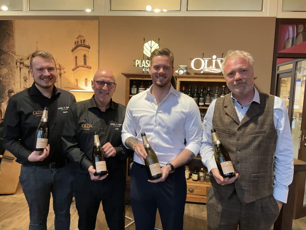 Plasencia Zigarrenevent mit Champagner und Cognac im whisky & cigar salon in Gronau am 02.10.26. Thorsten Wolfertz und Klaas Kammeier präsentieren Champagner.