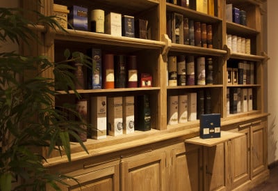An excellent choice of whisk(e)ys in the whisky & cigar salon Gronau!