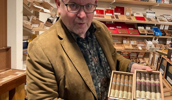 Han Hilderink mit den neuen Diesel Cigars