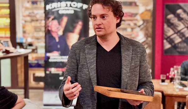 Jarrid Trudeau präsentiert Kristoff Cigars beim Event in der Zigarrenlounge vom whisky & cigar salon in Gronau