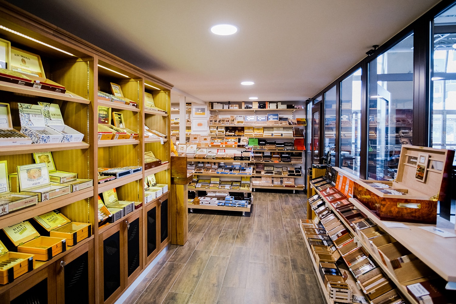 Humidor im whisky & cigar salon