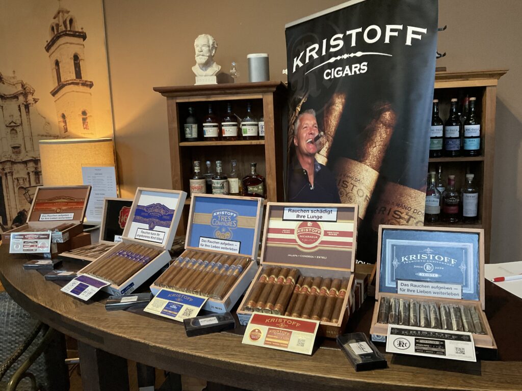 Zigarrenevent mit Kristoff Cigars, präsentiert von Jarrid Trudeau, im whisky & cigar salon