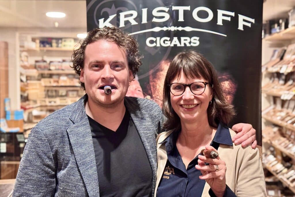 sigarenevent met Kristoff Cigars en Jarrid Trudeau in de sigarenlounge in Gronau