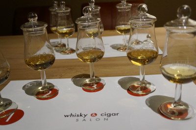 Whisky tasting in whisky & cigar salon